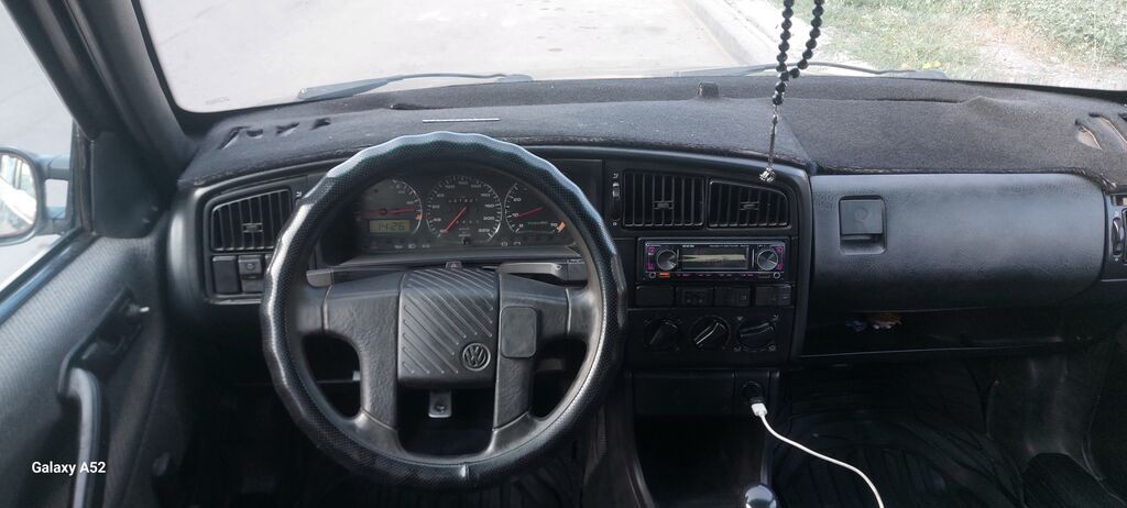 Volkswagen Passat: 1990 г., 1.8 л, Механика, Бензин, Седан: фото 7