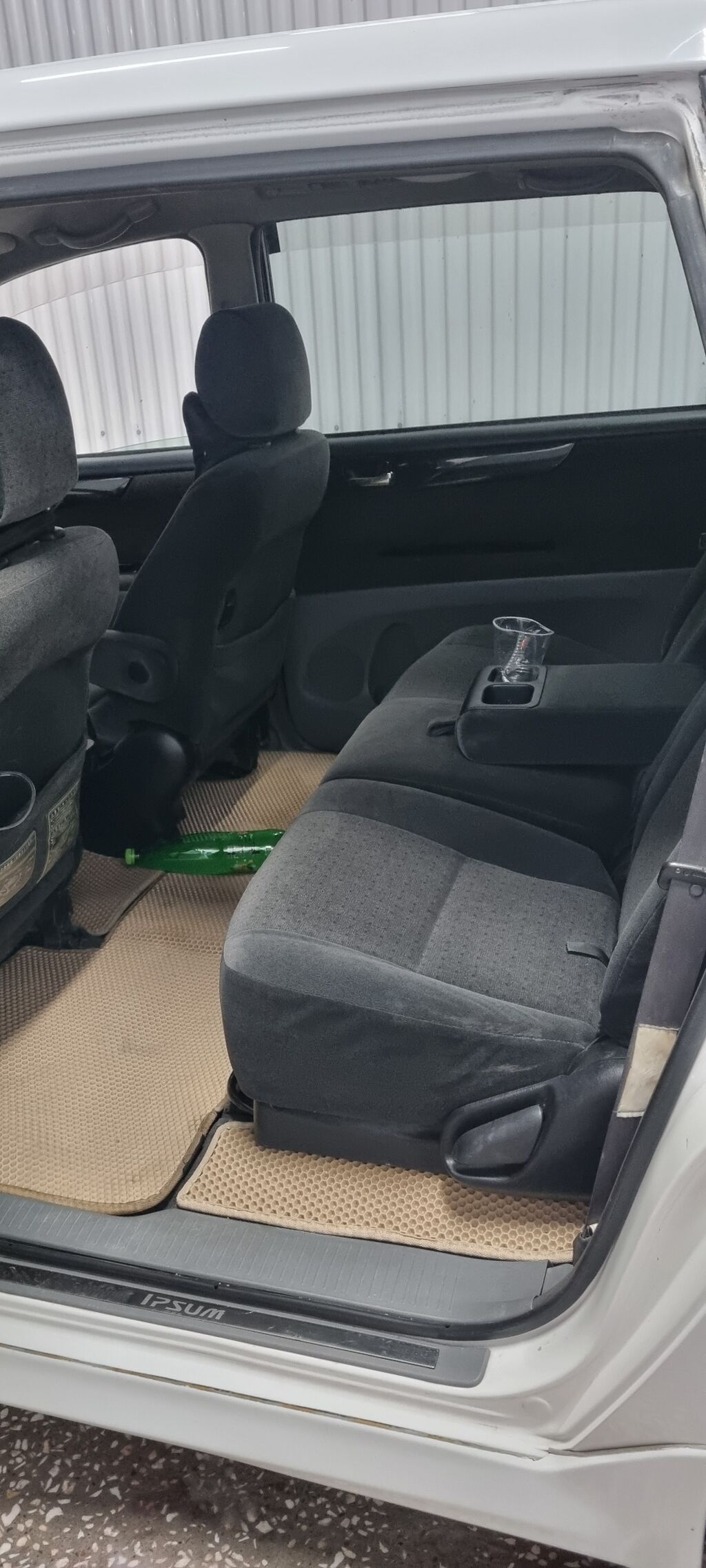 Toyota Ipsum: 2002 г., 2.4 л, Автомат, Бензин, Минивэн: фото 6