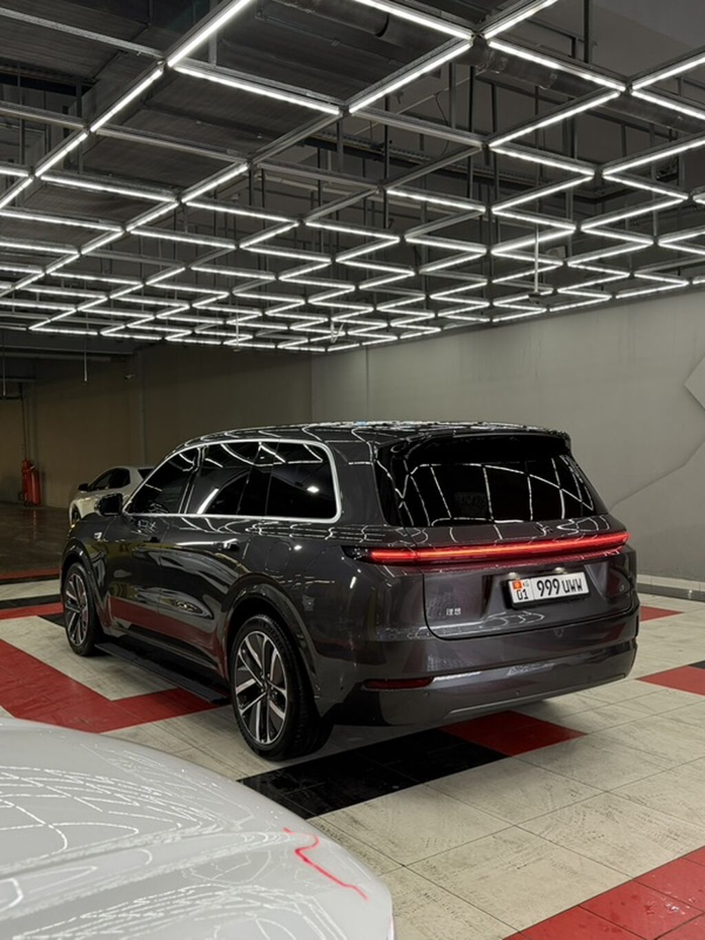 Lixiang L9: 2024 г., 1.5 л, Робот, Электромобиль, Внедорожник: фото 4