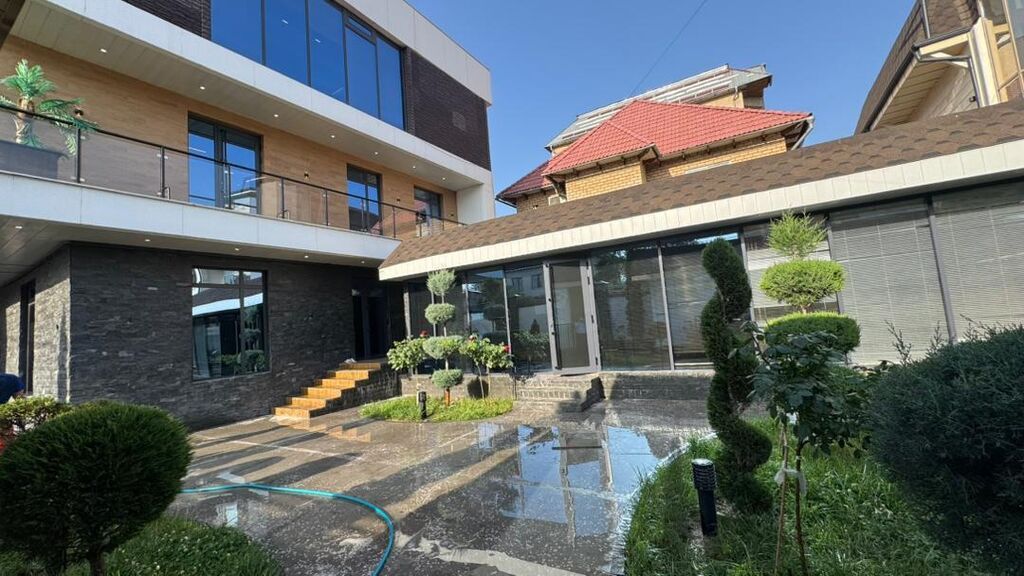 450 м², 5 комнат: фото 1