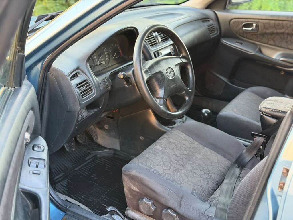 Mazda 626: 1999 г., 2 л, Механика, Бензин, Седан: фото 8