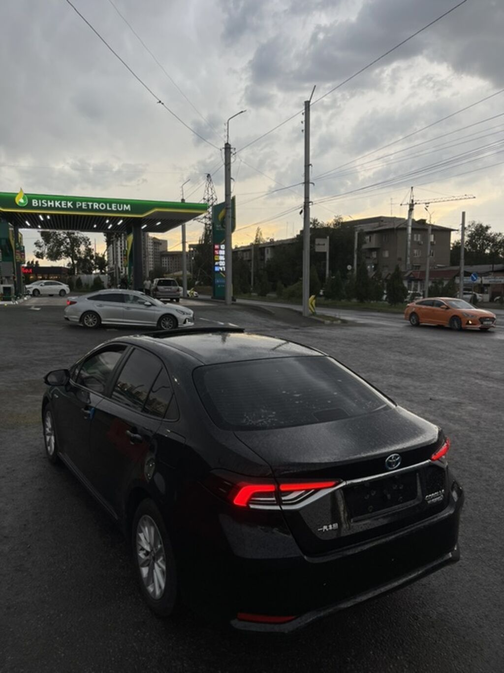 Toyota Corolla: 2019 г., 1.8 л, Вариатор, Гибрид, Седан: фото 3