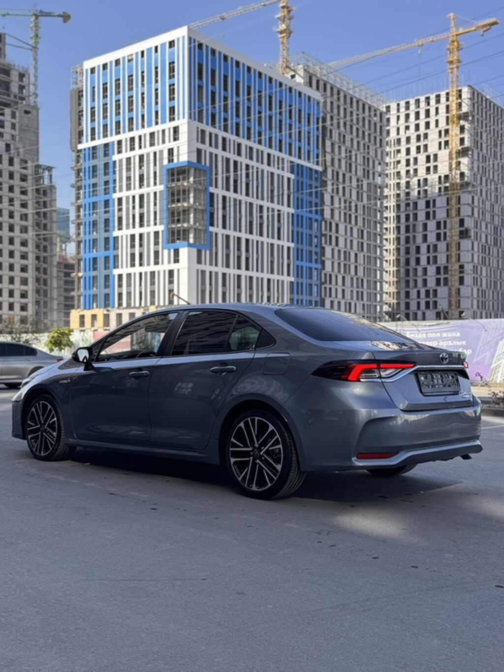Toyota Corolla: 2023 г., 1.8 л, Вариатор, Гибрид, Седан: фото 5