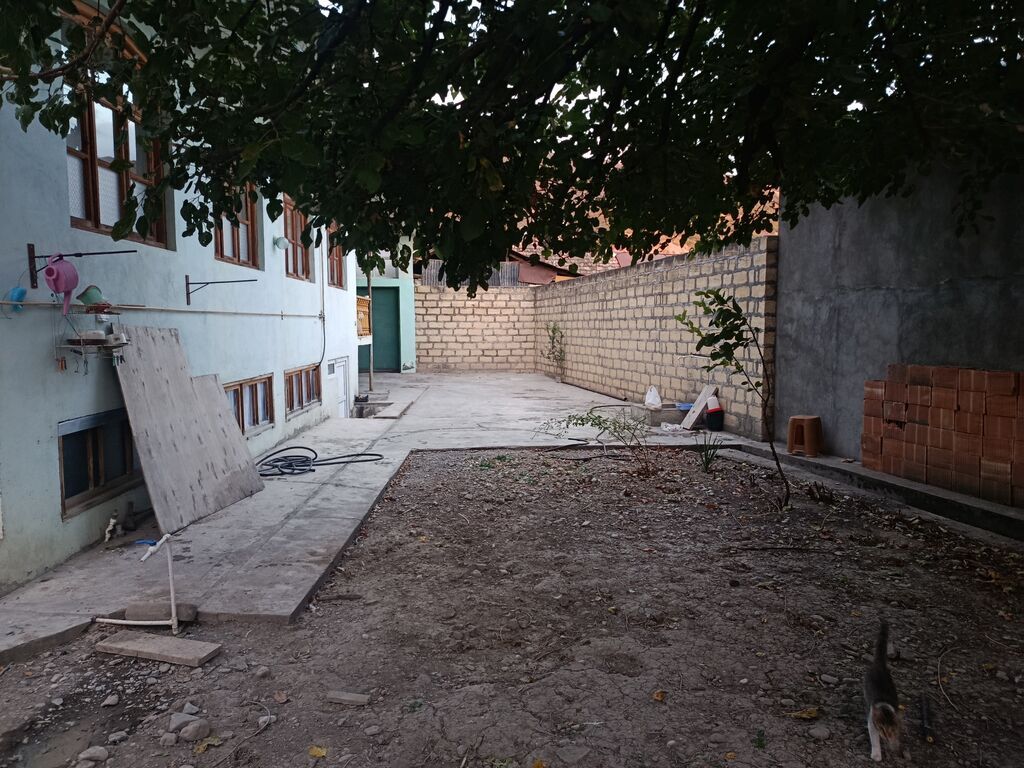 4 otaqlı, 700 kv. m, Yeni təmirli