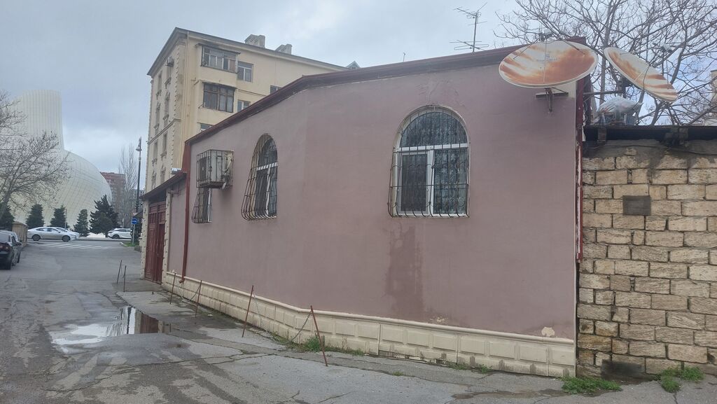 Montin 4 otaqlı, 150 kv. m, Orta təmir