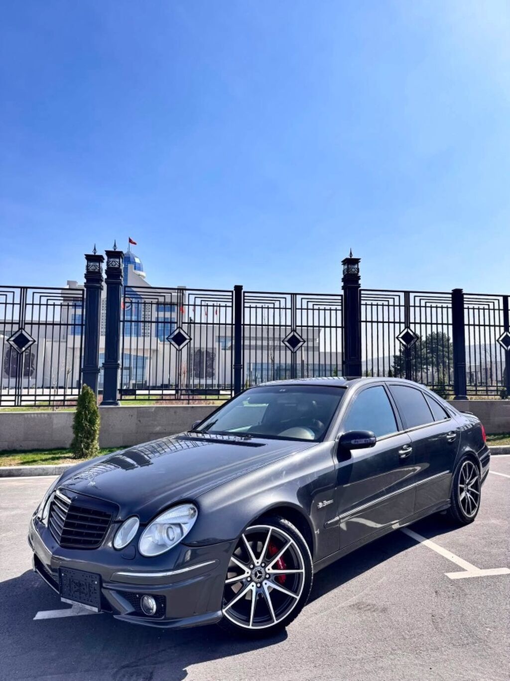 Mercedes-Benz E-Class: 2003 г., 5 л, Бензин, Седан: фото 2