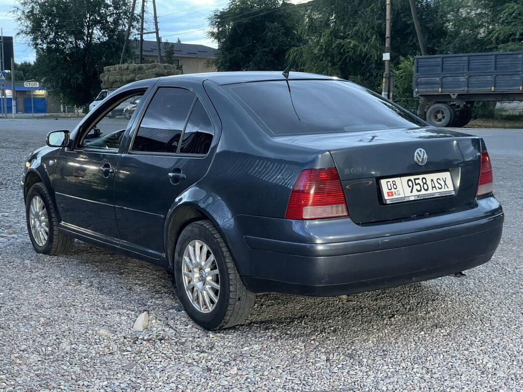 Volkswagen Bora: 2002 г., 2 л, Механика, Бензин, Седан: фото 4