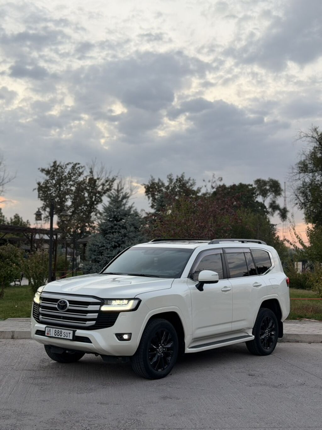 Toyota Land Cruiser: 2022 г., 3.5 л, Автомат, Бензин, Внедорожник: фото 2