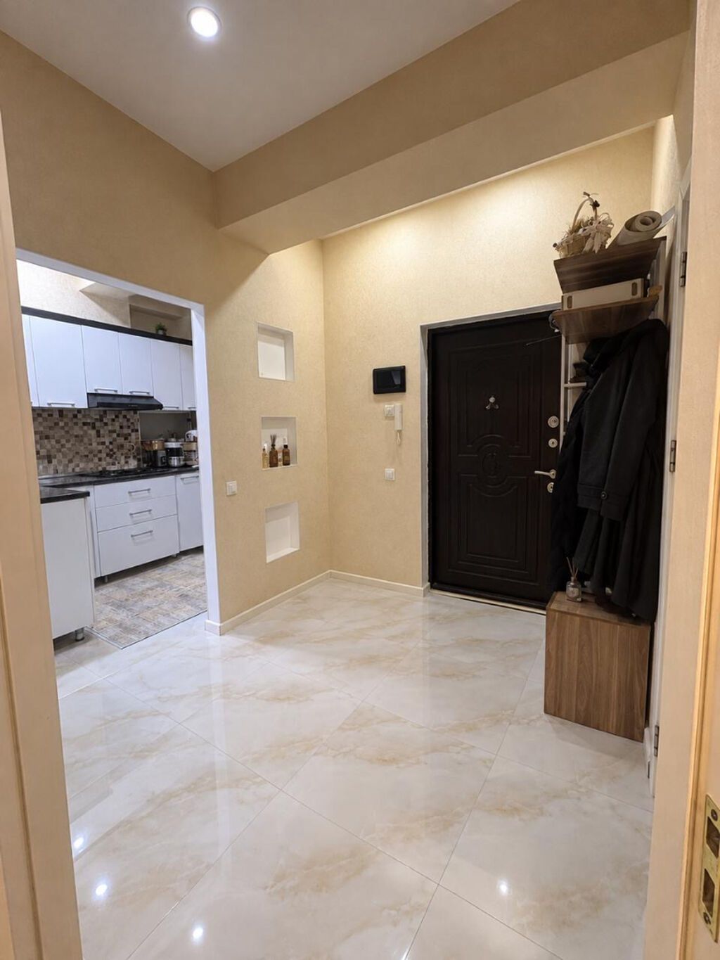🏠 2 otaqlı evə 1 xanım ev yoldaşı axtarılır 📍 20 Yanvar mst –