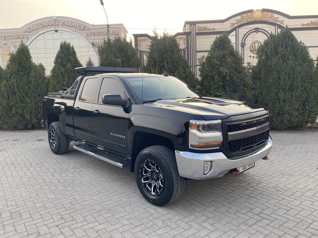 Chevrolet Silverado: 2017 г., 5.3 л, Автомат, Бензин, Пикап: фото 2