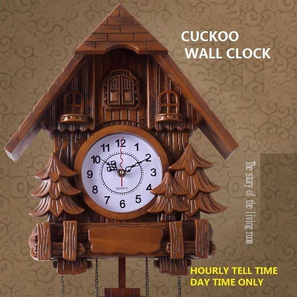 Часы с кукушкой на стене