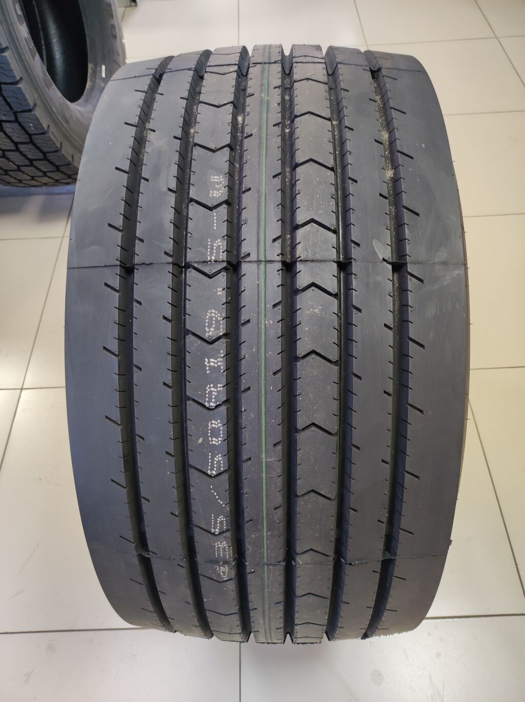 Грузовая шина Бото 435/50 R19.5 20PR BT215 предназначена для установки: фото 2