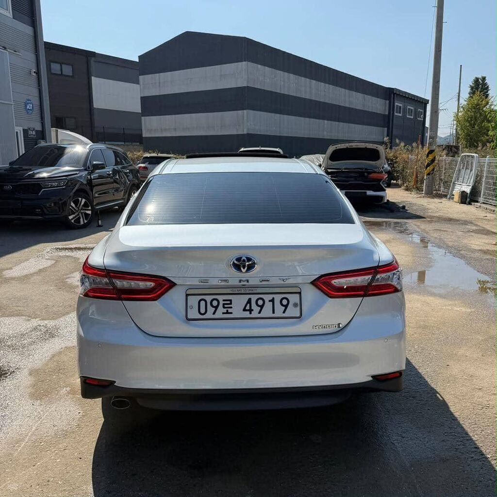 Toyota Camry: 2019 г., 2.5 л, Автомат, Гибрид, Седан: фото 4