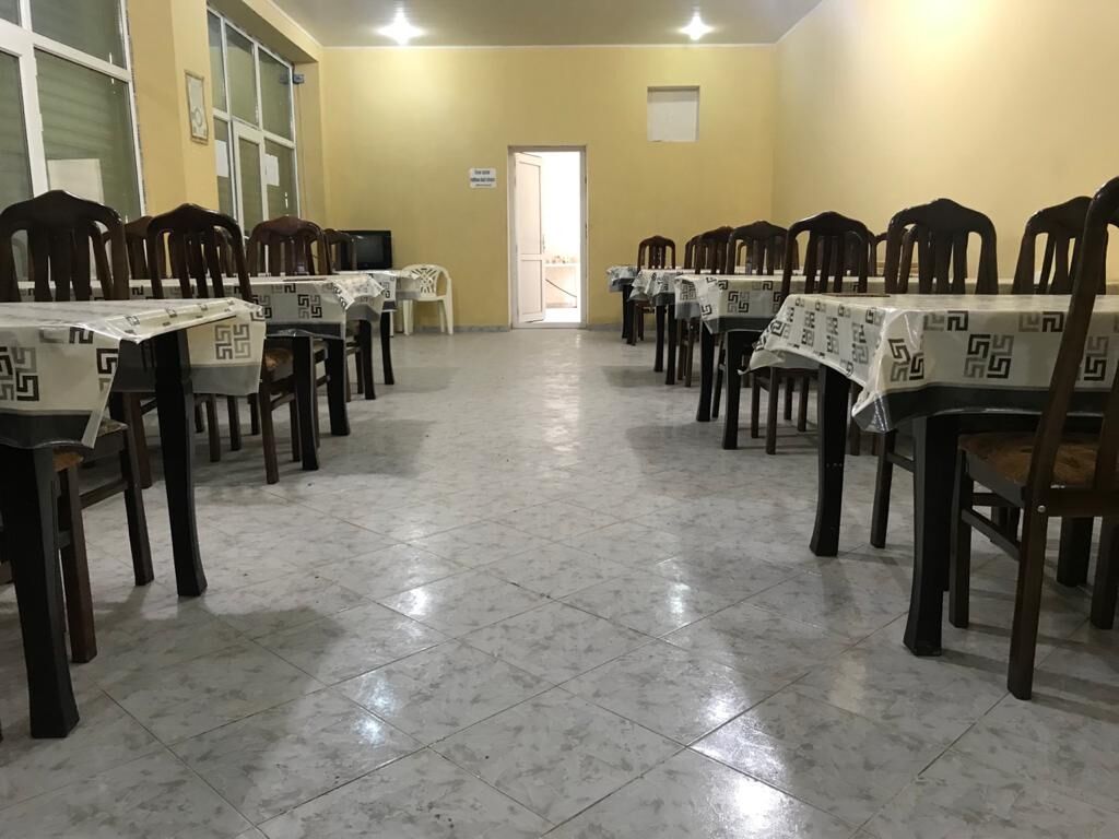İcarəyə verilir yeməkxana/zal məkanı - İşıqlı, geniş zal: təxminən 10