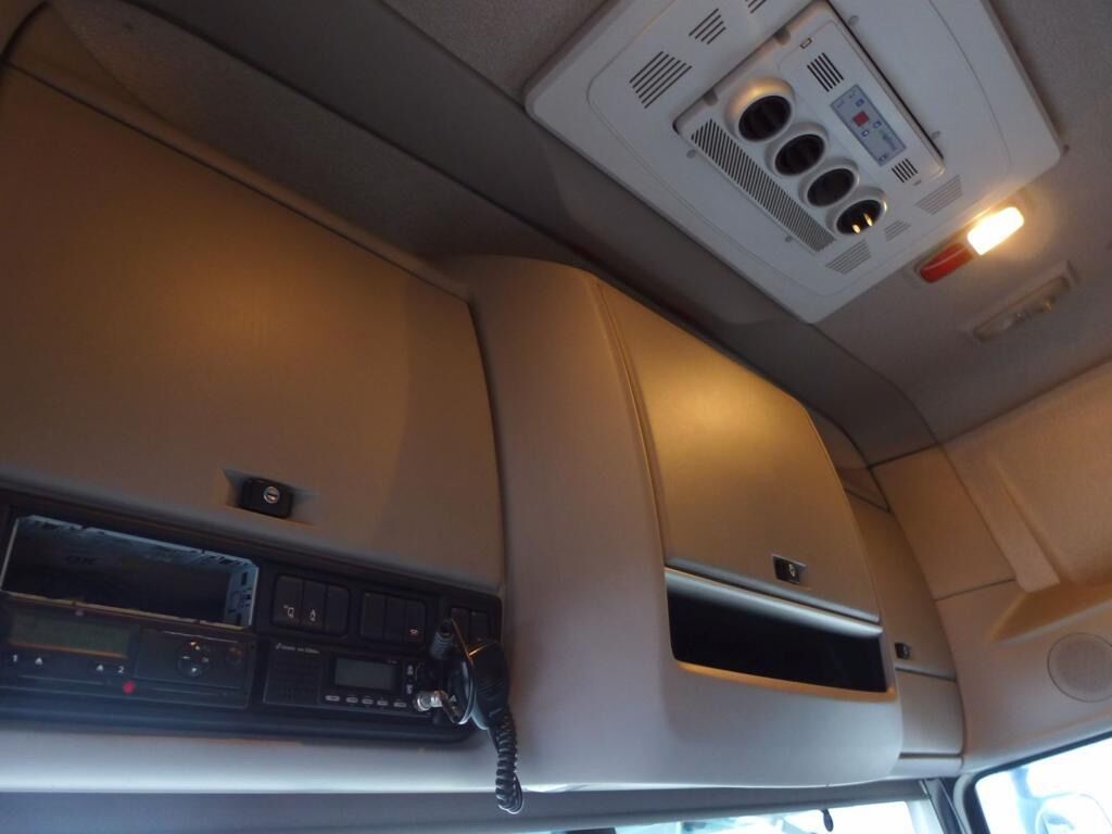 Тентованный грузовик DAF XF Euro 6 (6x2) Один Хоязйн Каробка автомат: фото 2