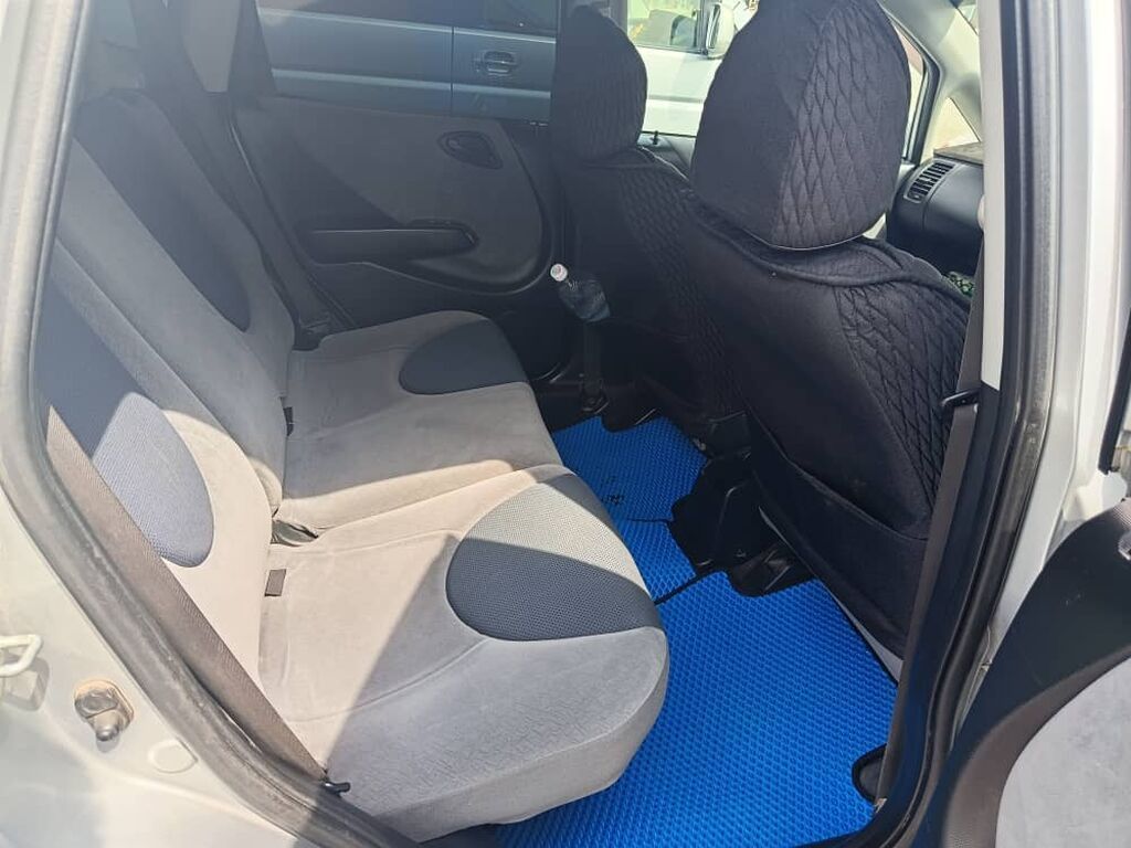 Honda Fit: 2003 г., 1.3 л, Автомат, Бензин, Хэтчбэк: фото 6