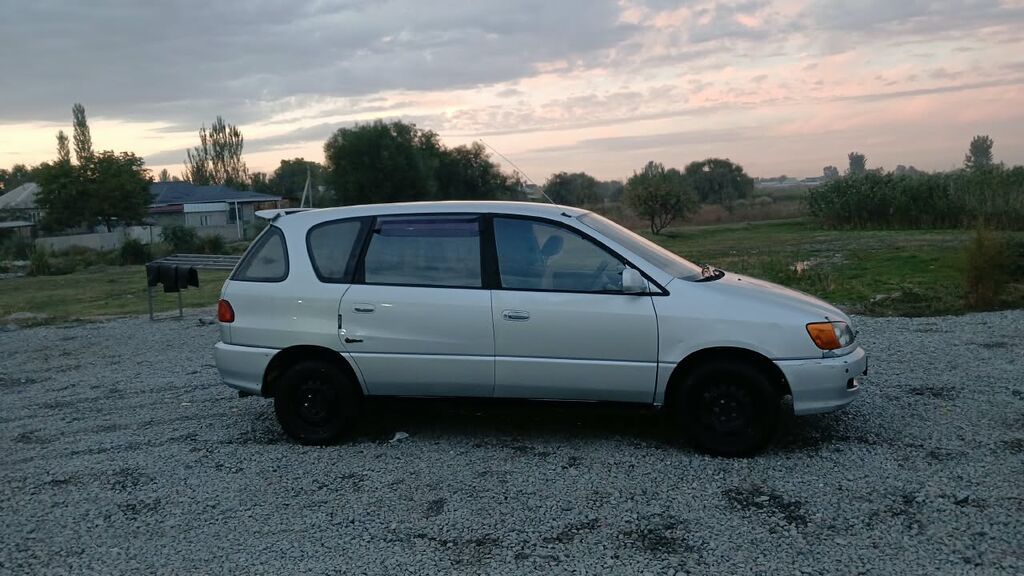 Toyota Ipsum: 2000 г., Автомат, Бензин, Минивэн: фото 3