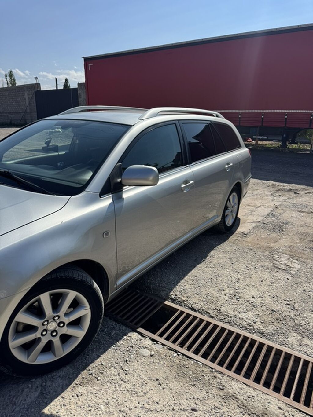 Toyota Avensis: 2004 г., 2.4 л, Автомат, Бензин, Универсал: фото 2