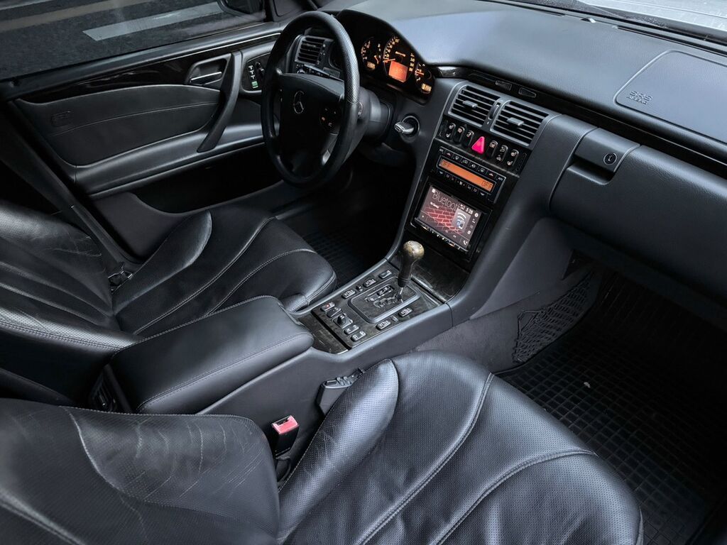 Mercedes-Benz E-Class: 2002 г., 5.5 л, Автомат, Бензин, Седан: фото 7