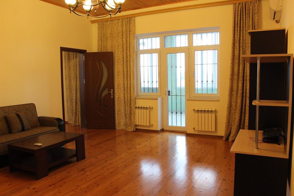 Novxanı 7 otaqlı, 309 kv. m, Yeni təmirli