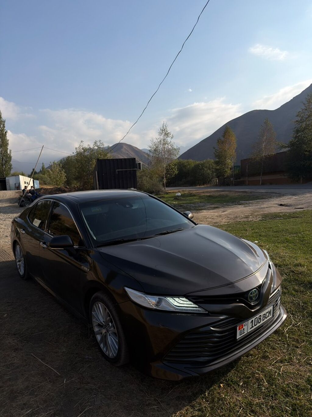 Toyota Camry: 2018 г., Гибрид, Седан: фото 1