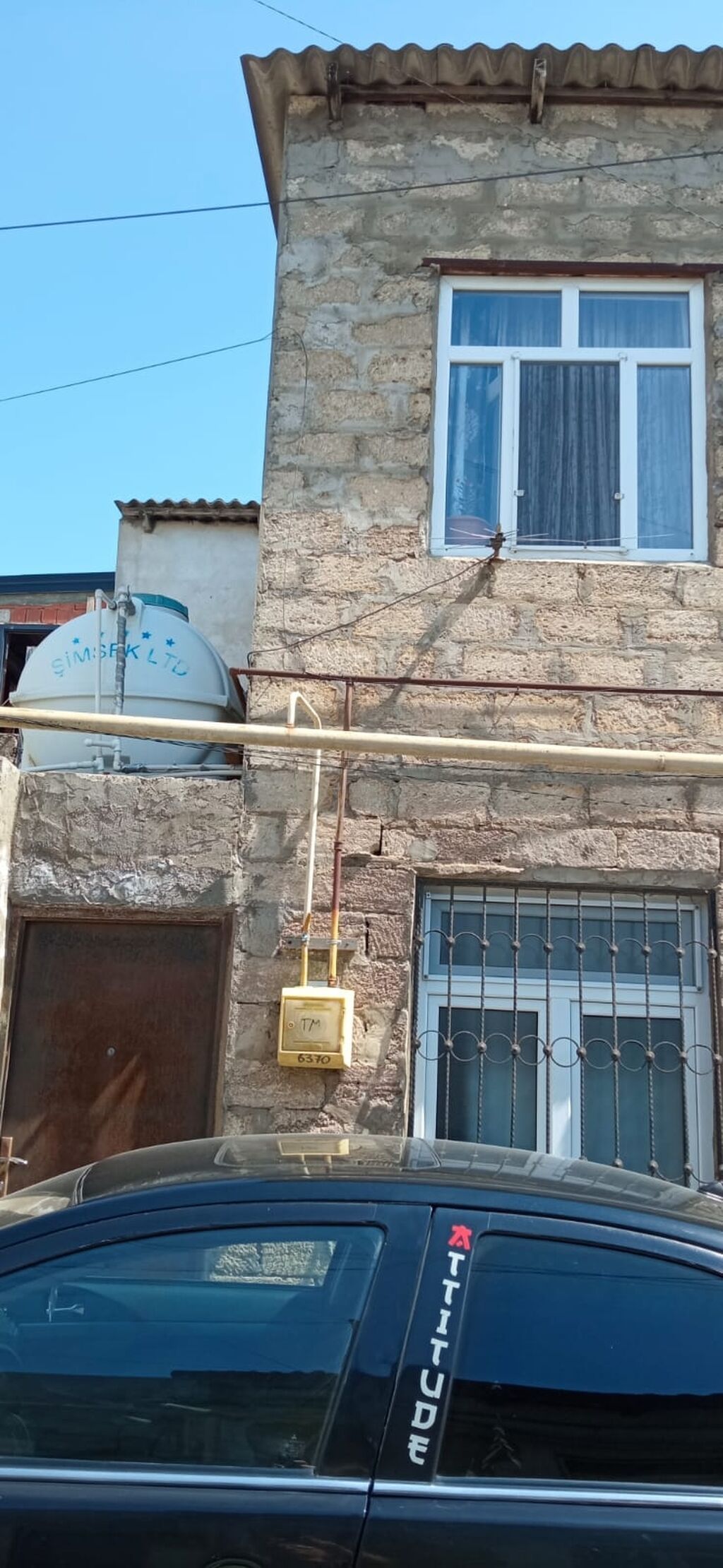 2 mərtəbəli fərdi yaşayış evi - Tikinti: Kəsmə daş divarlar, dalbat
