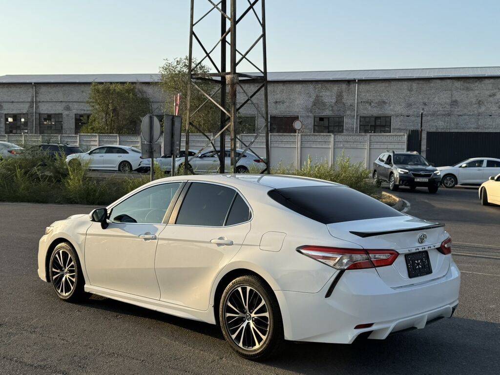 Toyota Camry: 2018 г., 2.5 л, Автомат, Бензин, Седан: фото 4