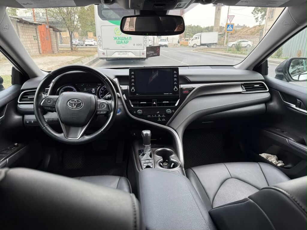 Toyota Camry: 2022 г., 2.5 л, Вариатор, Гибрид, Седан: фото 8