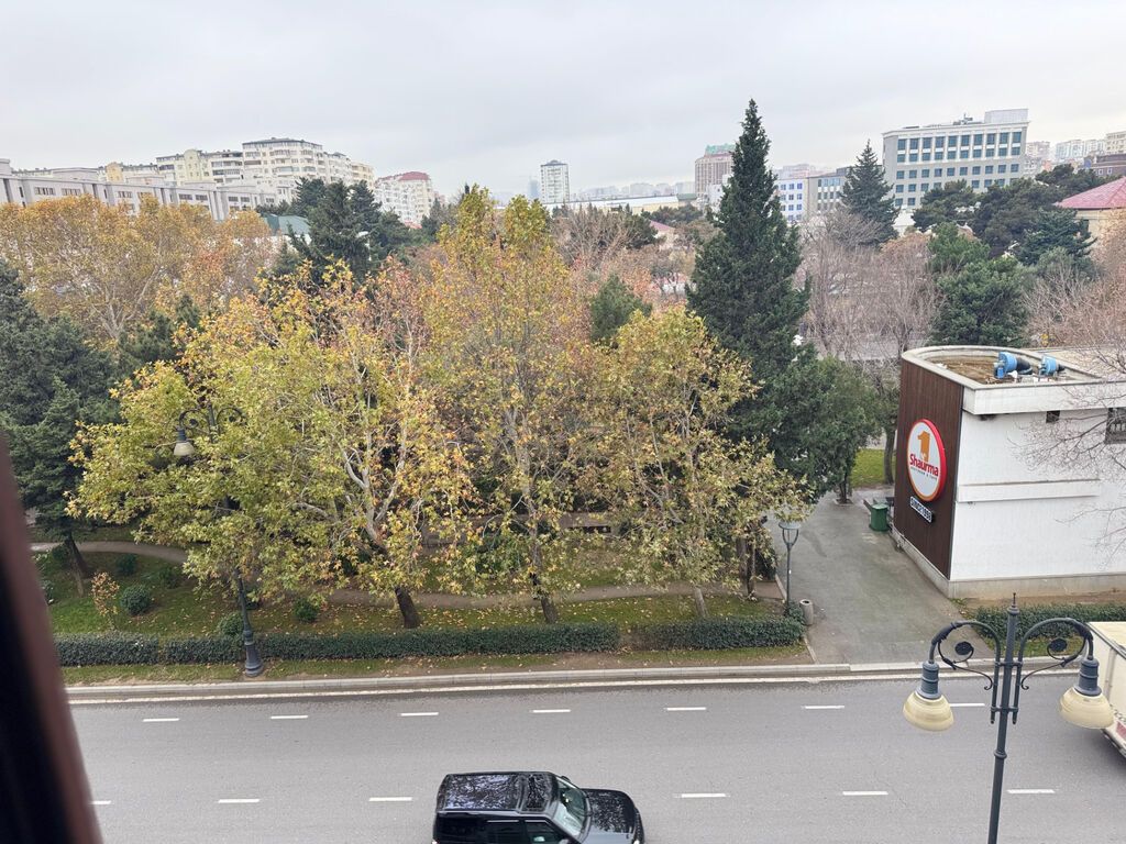 Bakı, Binəqədi qəs., 3 otaqlı, Köhnə tikili, m. Gənclik, 75 kv. m