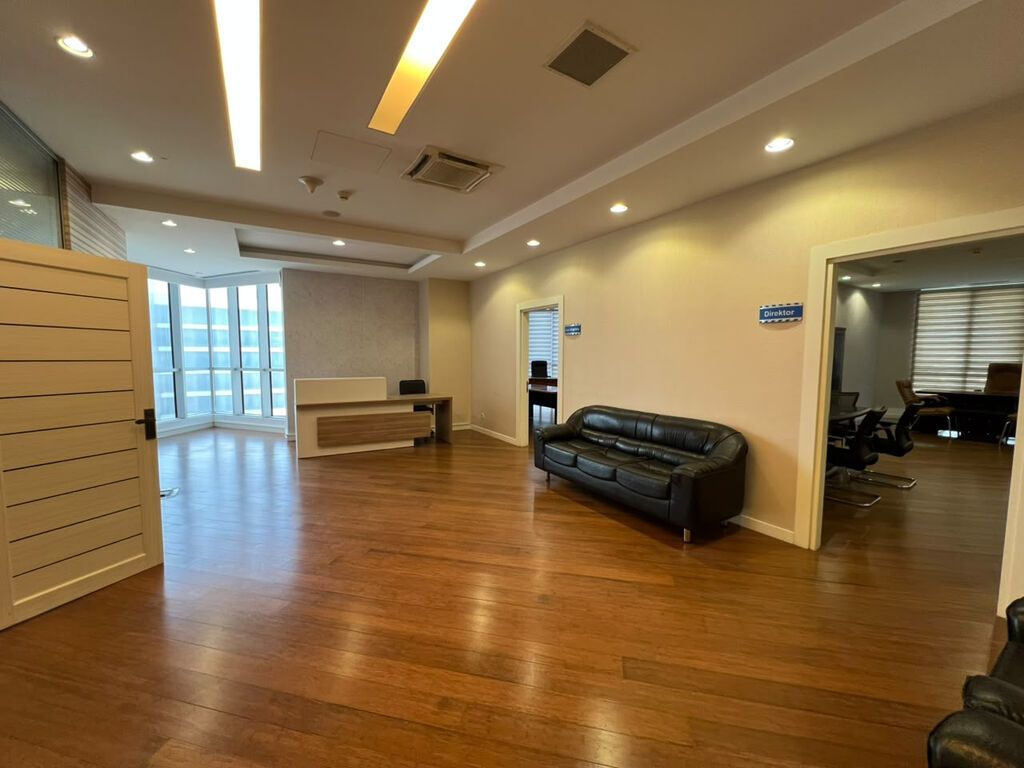 BİZNES MƏRKƏZİNDƏ OFİSLƏR İCARƏYƏ VERİLİR Əlverişli biznes mərkəzində