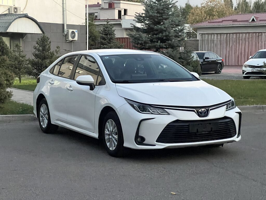 Toyota Corolla: 2022 г., 1.8 л, Вариатор, Гибрид, Седан: фото 2