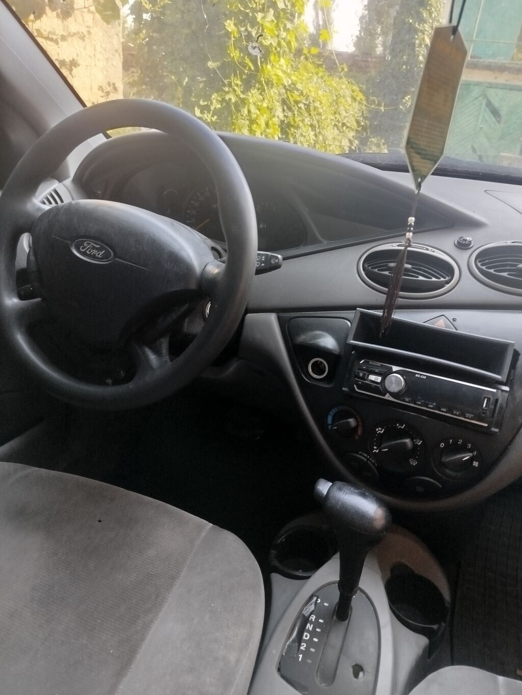 Ford Focus I (седан/хэтчбек) — интерьер и оснащение - Автоматическая: фото 6