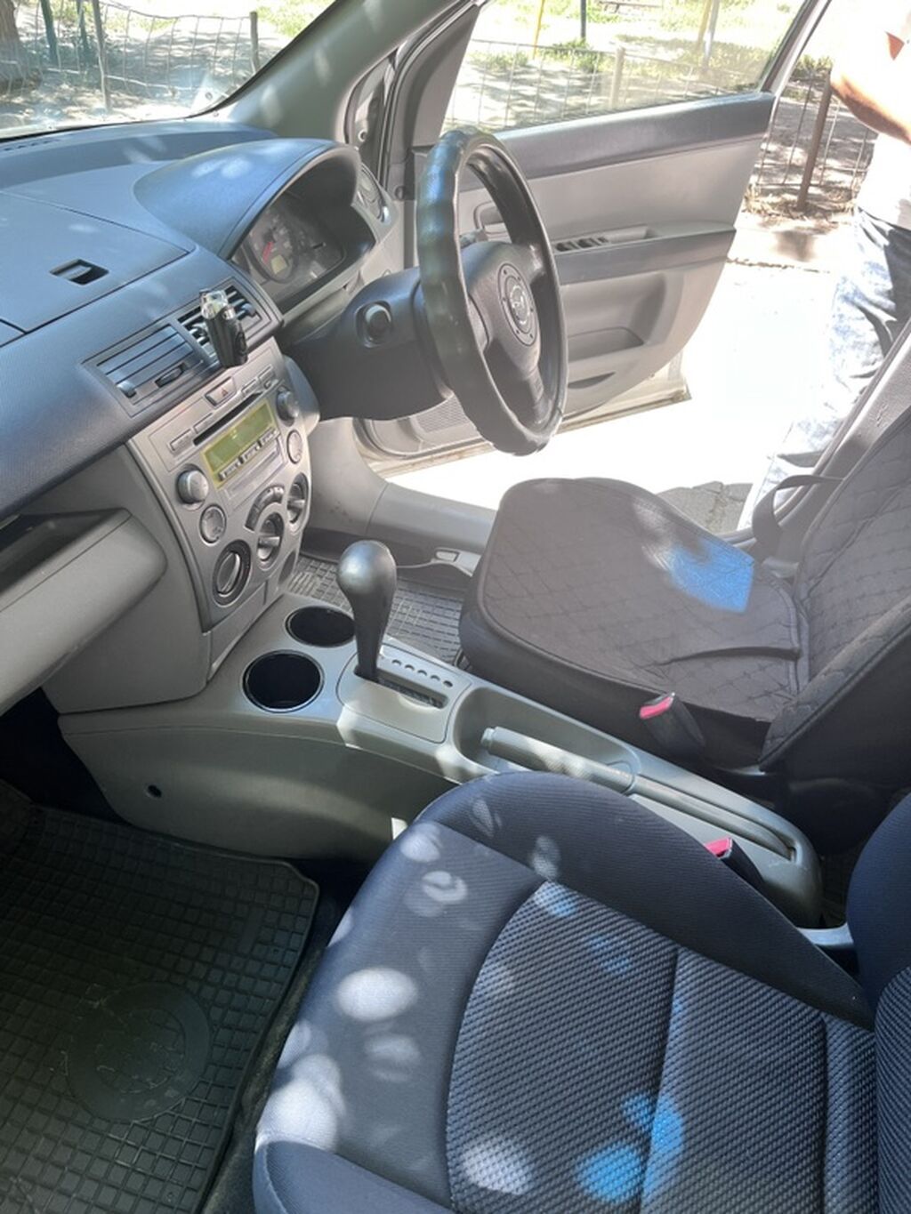 Mazda Demio: 2004 г., 1.3 л, Автомат, Бензин, Хэтчбэк: фото 6