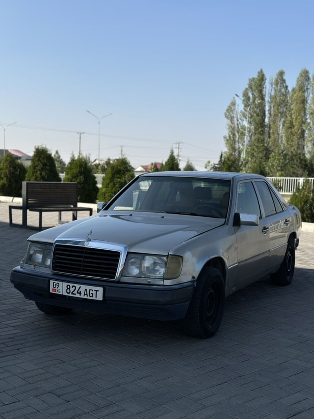 Mercedes-Benz E-Class: 1992 г., 2.2 л, Автомат, Бензин, Седан: фото 1