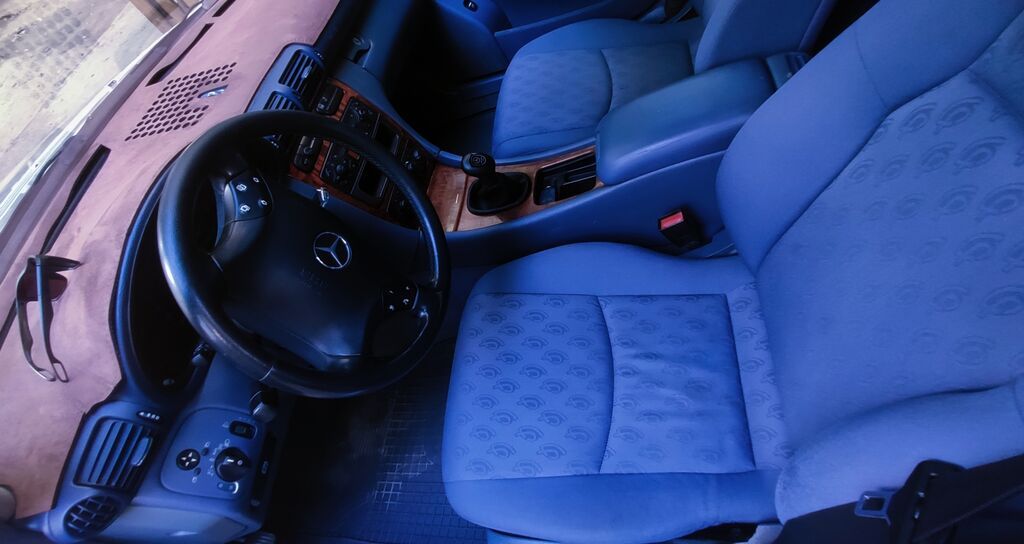 Mercedes-Benz C-Class: 2001 г., 2 л, Механика, Бензин, Седан: фото 8