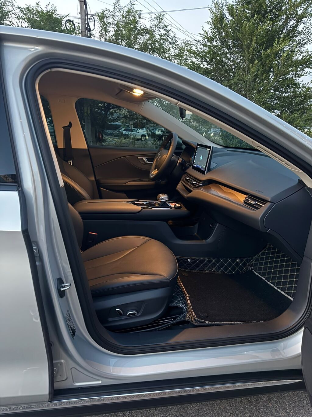 Roewe : 2022 г., 5.5 л, Автомат, Электромобиль, Седан: фото 3