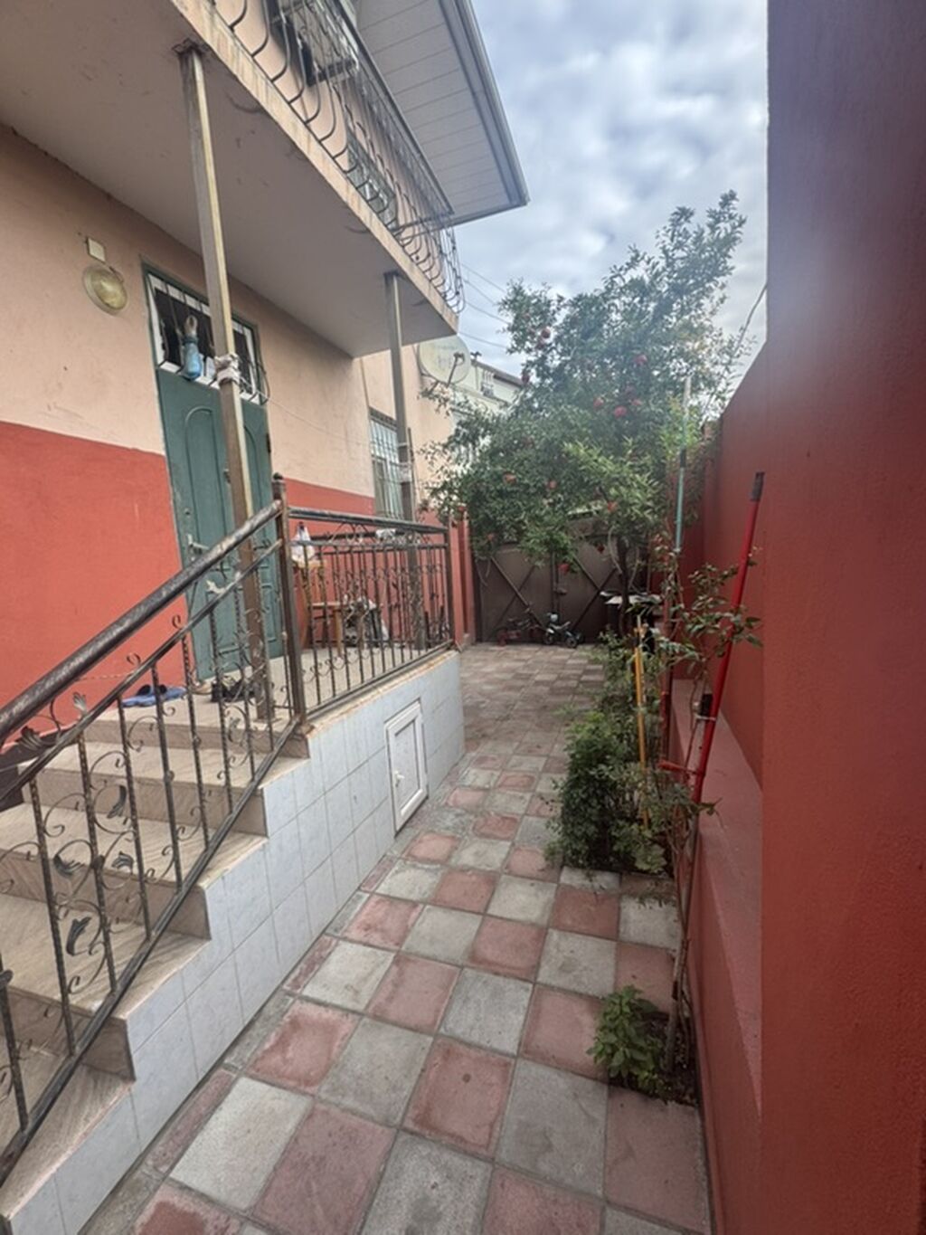 5 otaqlı, 180 kv. m, Orta təmir