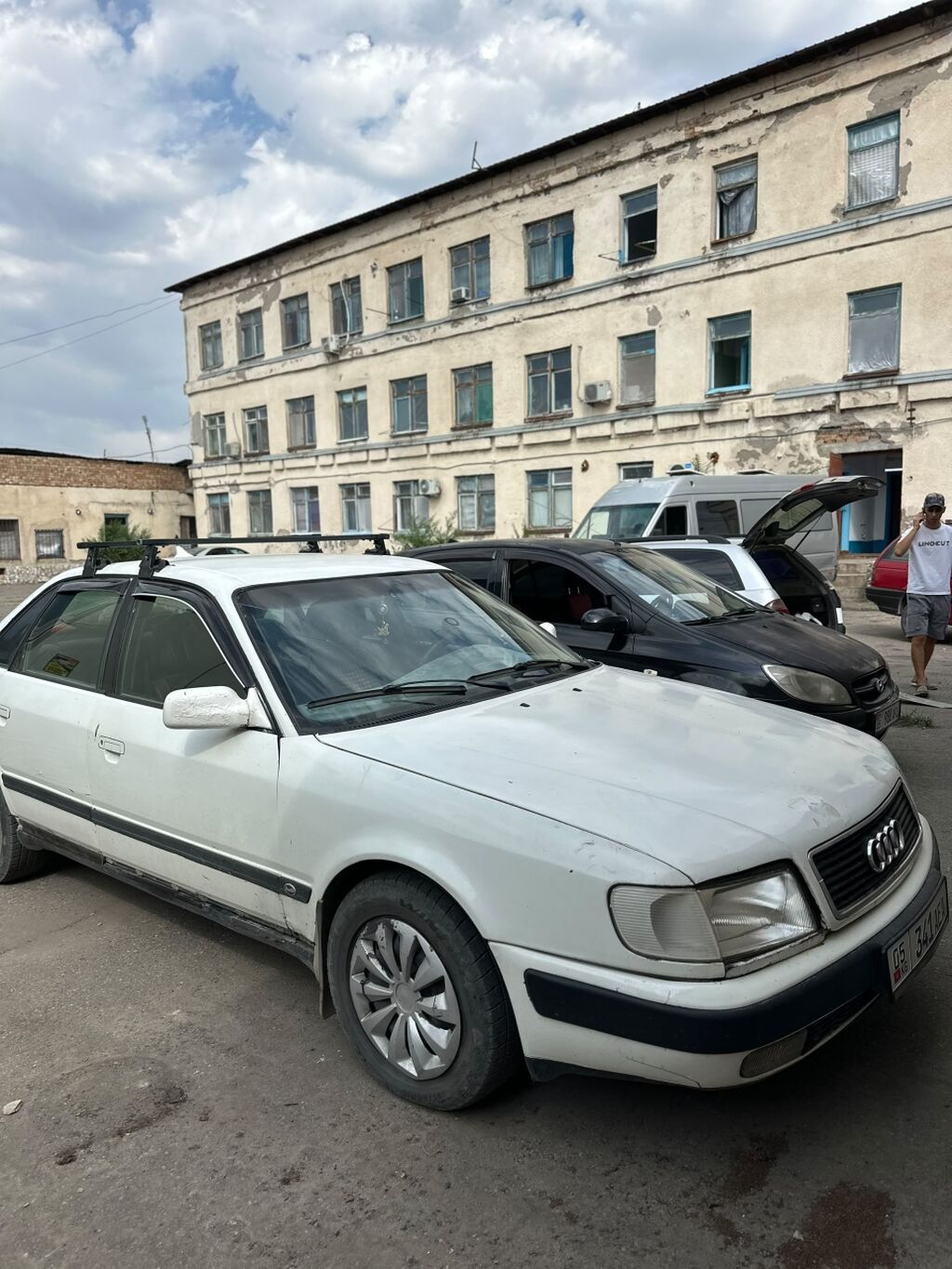 Audi 100: 1991 г., 2 л, Механика, Бензин, Седан: фото 2