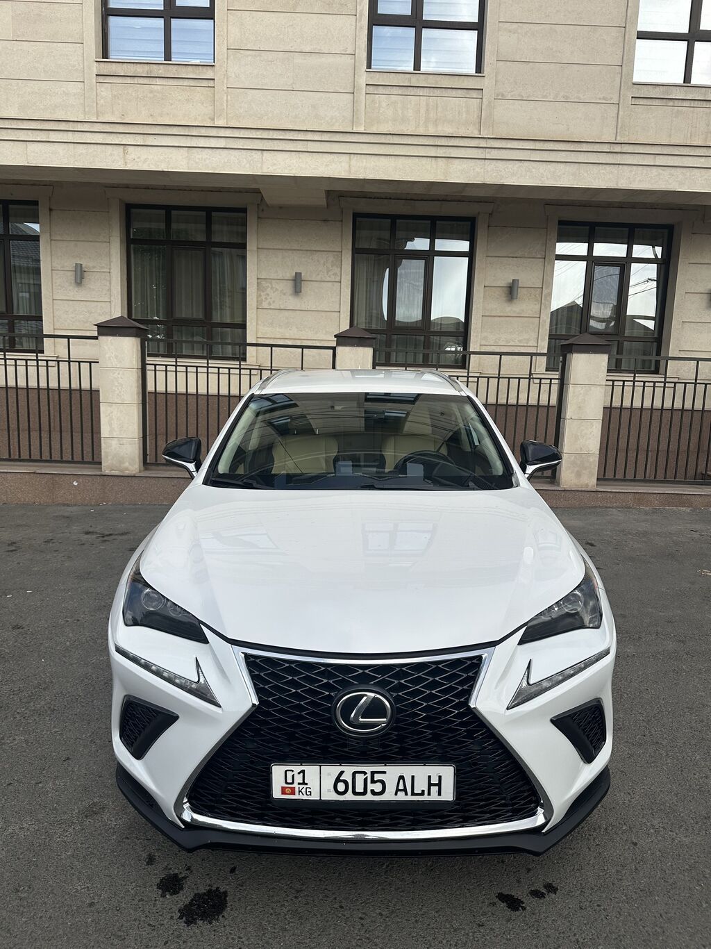 Lexus NX: 2016 г., 2 л, Автомат, Бензин, Кроссовер: фото 2