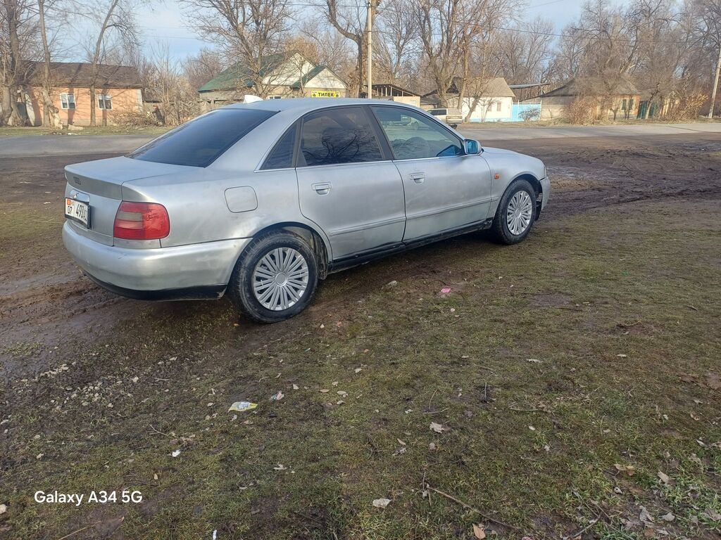 Audi A4: 1996 г., 2.4 л, Автомат, Бензин, Хэтчбэк: фото 4