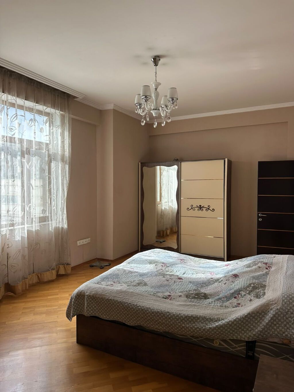 3 otaqlı, Yeni tikili, 155 kv. m