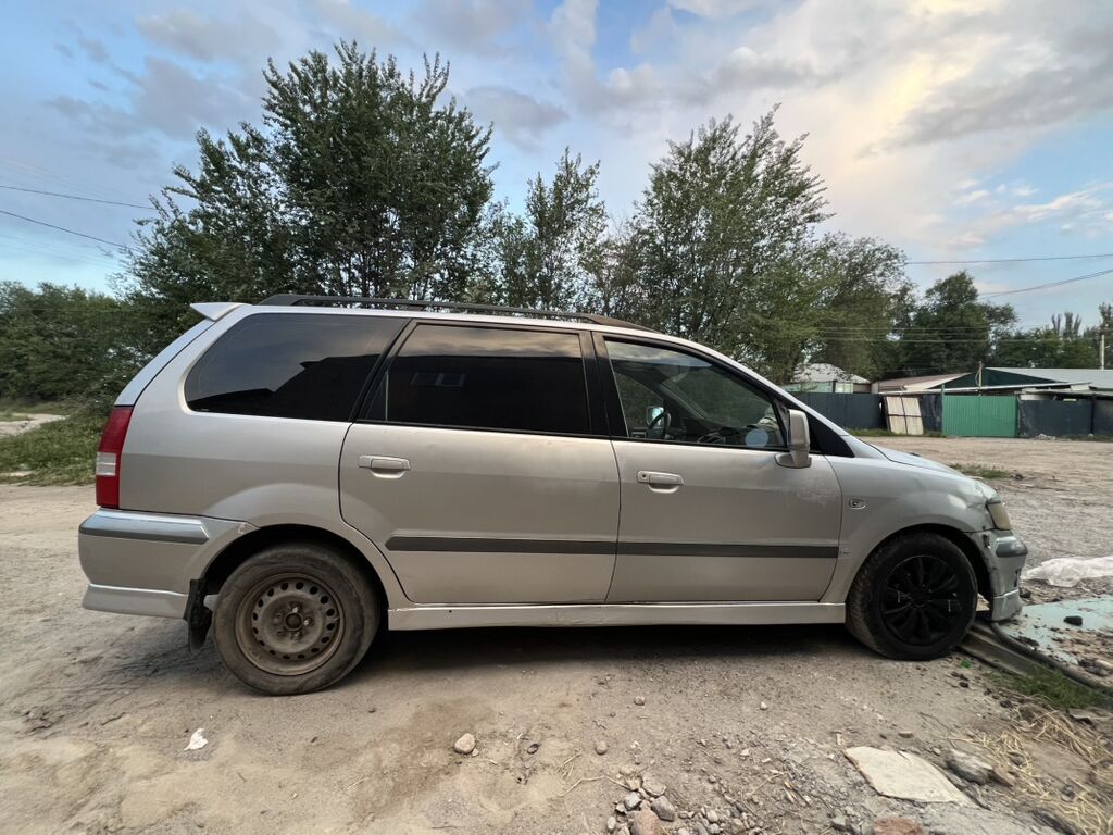 Mitsubishi Space Wagon: 2000 г., 2.4 л, Механика, Бензин, Универсал: фото 5
