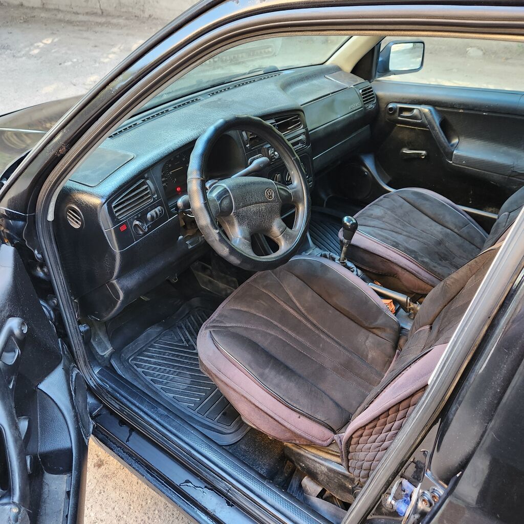 Volkswagen Golf: 1995 г., 1.6 л, Механика, Бензин, Хэтчбэк: фото 7