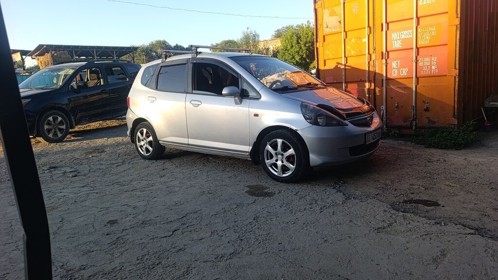 Honda Jazz: 2003 г., 1.3 л, Автомат, Бензин, Хэтчбэк: фото 2