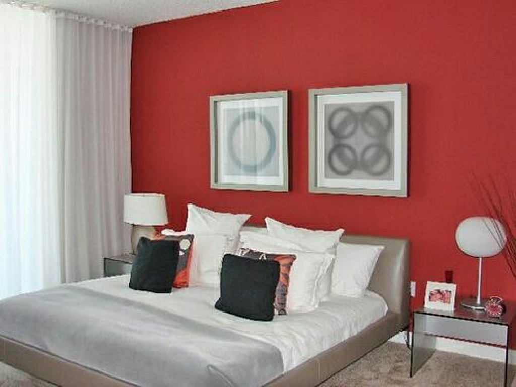 Спальня с красными акцентами. Спальня в красно белых тонах. Красно белые стены. Красный цвет в интерьере. Красно белые стены.