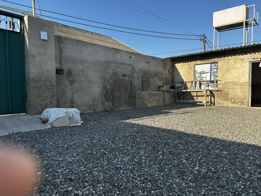 3 otaqlı, 95 kv. m, Təmirsiz