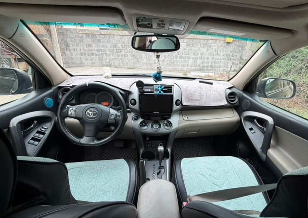 Toyota RAV4: 2007 г., 2 л, Автомат, Бензин, Внедорожник — фото 5