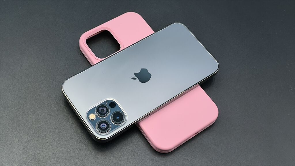 IPhone 12 Pro, Б/у, 128 ГБ, Серебристый, Чехол, 100 %: фото 1