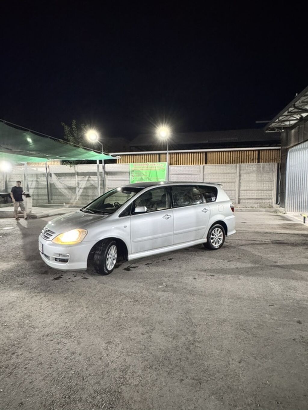 Toyota Ipsum: 2003 г., 2.4 л, Автомат, Бензин, Минивэн: фото 6