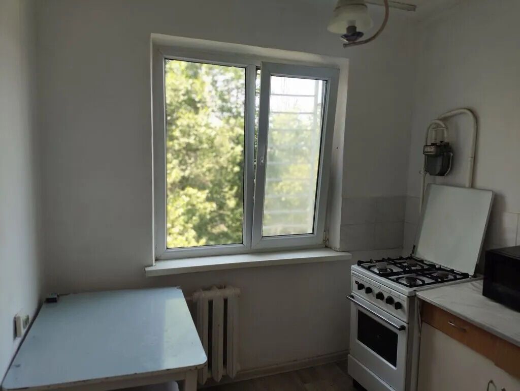 3 комнаты, 58 м², 104 серия, 4 этаж, Косметический ремонт — фото 7